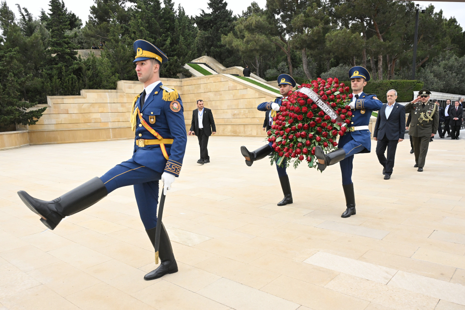 Iranian President Masoud Pezeshkian honored the martyrs’ memory in Baku